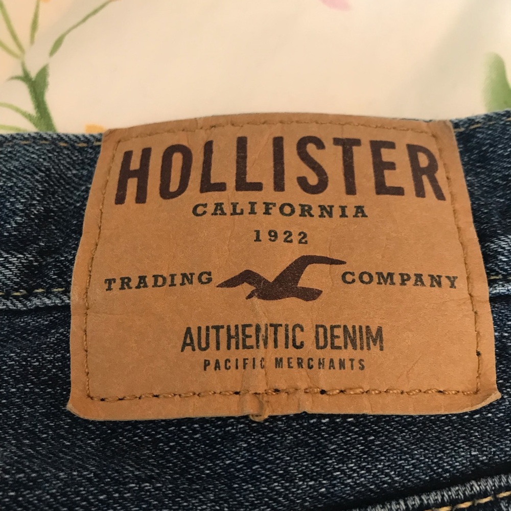 Hollister men’s jeans 33x32 distressed